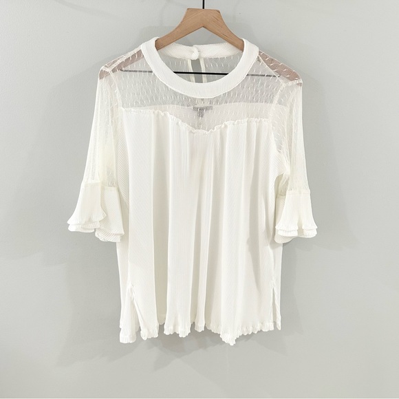 NWT Jodifl Lace Neck Bell Sleeve Blouse White Size Small - Picture 1 of 5